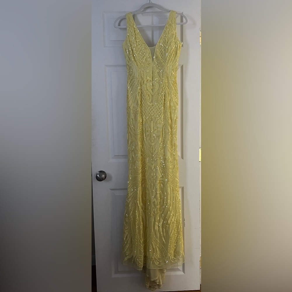 Beautiful yellow size 10 dress. Perfect condition never used.